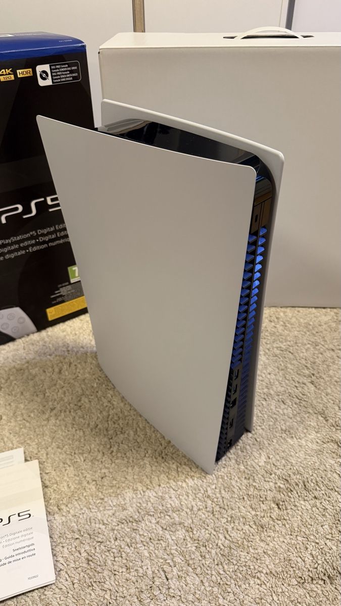 Sony Konsolen: PS5 Top Zustand mit OVP – Gebraucht aus Schaffhausen von fighterpilot 3