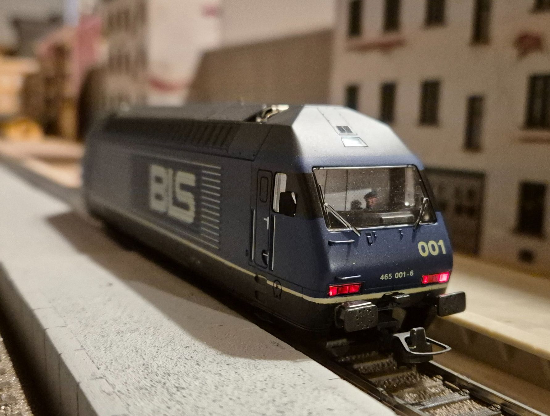 Roco Modellini di ferrovie: Roco BLS Re 465 001 Digital – Usato da Wittenwil venduto da ced_q8j7 8