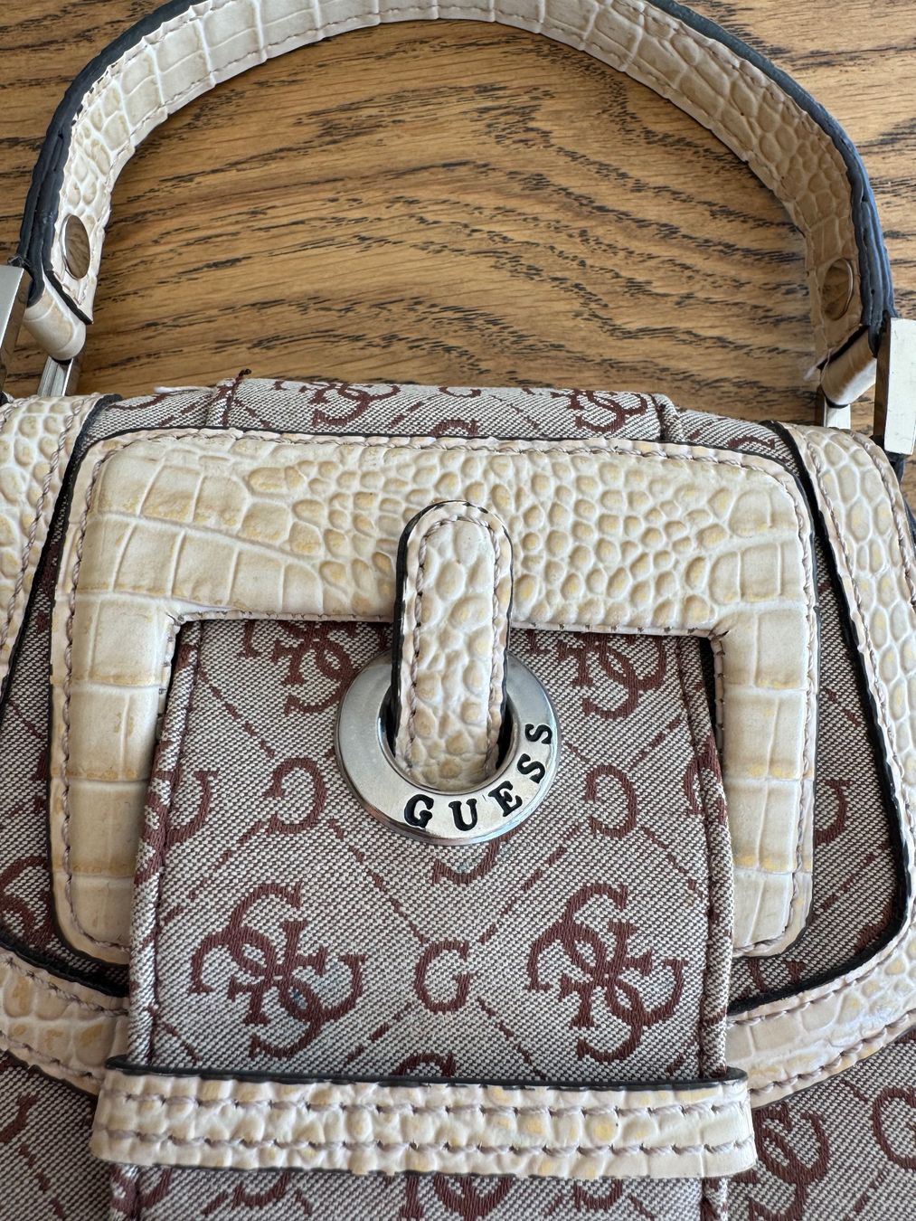 Guess Taschen für Damen: Mini Y2K Guess Handtasche – Gebraucht aus Balsthal von armenharut 2