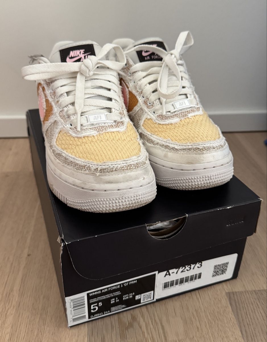 Scarpe da donna: Nike air force one édition limité taille 36 – Usato da geneve venduto da BadgePolice