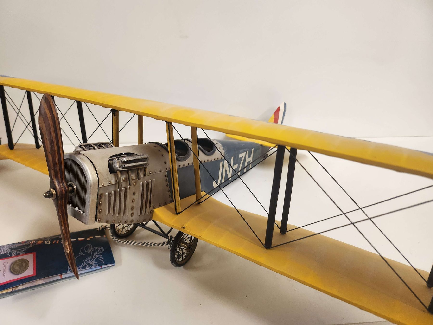 Kit di modellismo & Modellini statici: 2x Schöne Deko Doppeldecker  Model Flugzeuge – Nuovo (secondo la descrizione) da Tuggen venduto da Zweitechanceboutique 2