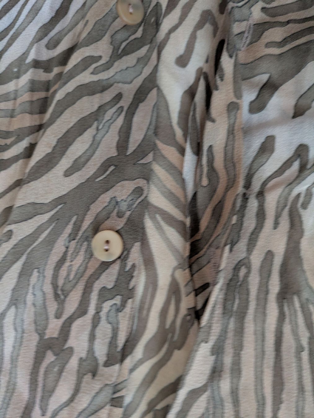 Camicette: Seidenbluse Sunny Leigh, Zebra-Muster, Gr. L – Usato da Rieden AG venduto da juliarieden 3