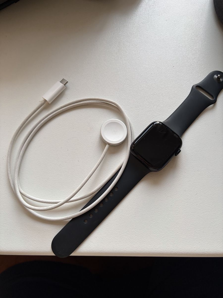 Apple Smartwatch: Apple Watch Series 9 45mm GPS – D'occasion à Bettwiesen par Jan.99