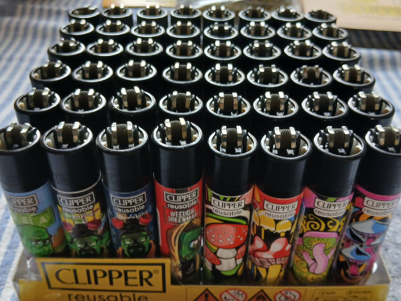 Clipper Briquets: clippers 32 x  . master chief / psychedelic mushrooms – Neuf avec emballage d'origine à Lausanne par Soulbrother 3