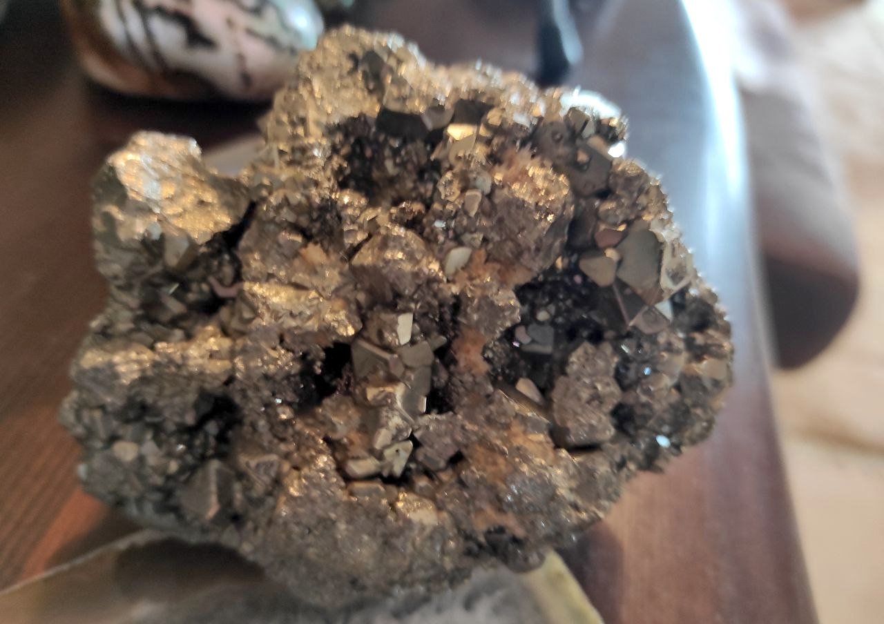 Mineralien & Heilsteine: GOLDENER PYRITSTEIN, GROSS, ECHT,  980 G. – Neu (gemäss Beschreibung) aus Weiningen ZH von actera 1