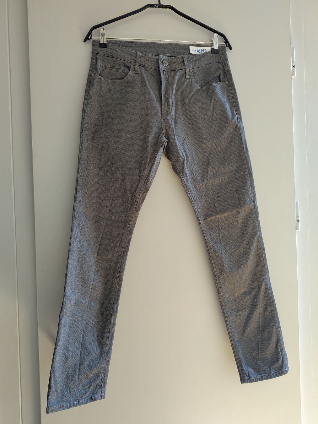 We Pantaloni: Schmal geschnittene Männerhose von WE – Nuovo (secondo la descrizione) da Brugg AG venduto da rechrib