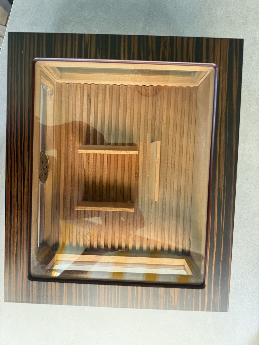 Humidor Glasdeckel Holzfurnier guter Zustand (Gebraucht) in Weiningen ...