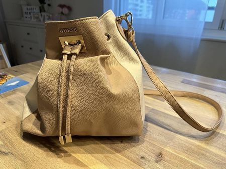 Neuwertige Guess Tasche!