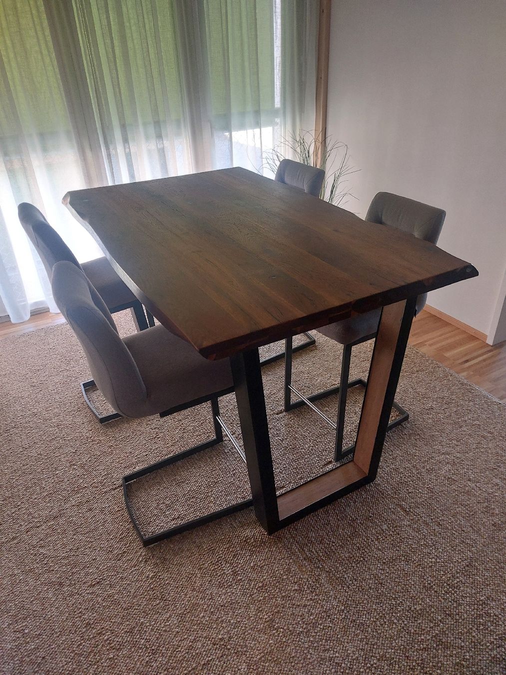 Set de table et chaises: Henders und Hazel Tresentisch mit 4 Stühlen  – D'occasion à Niederhasli par har_2bpb