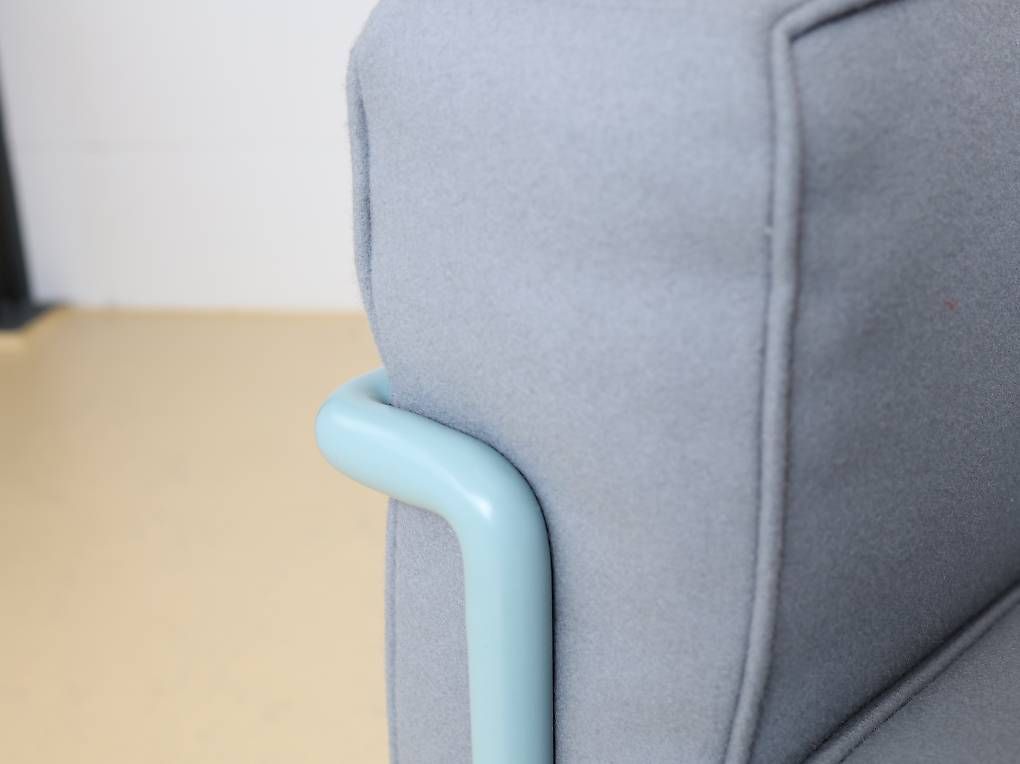 Cassina Divani: Le Corbusier LC2 von Cassina, Stoff – Usato da Meinisberg venduto da atelier_TILIJA 5