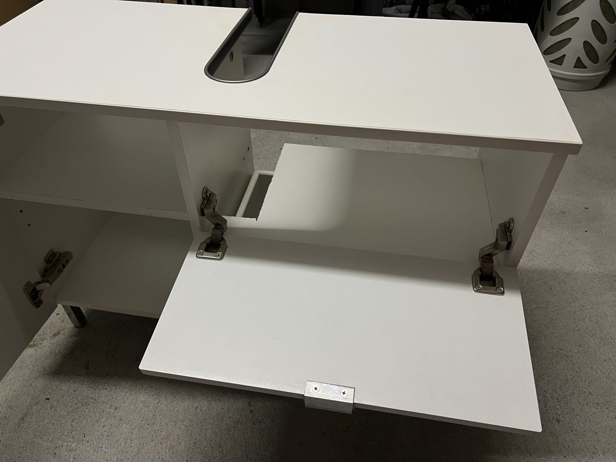 Livique Mobili per bagno: Ikea Waschbeckenunterschrank – Usato da Hindelbank venduto da frundi 1