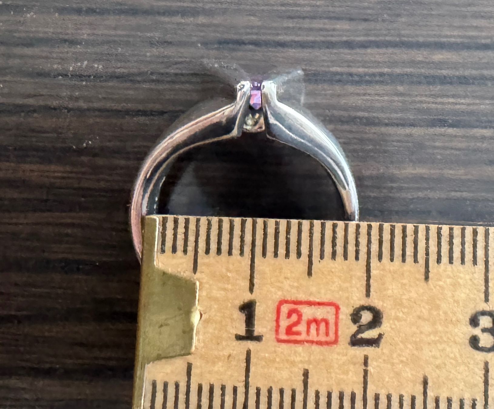 Anelli: formschöner Silberring 825 mit violettem Stein – Usato da Hinwil venduto da Pumuckel8 5