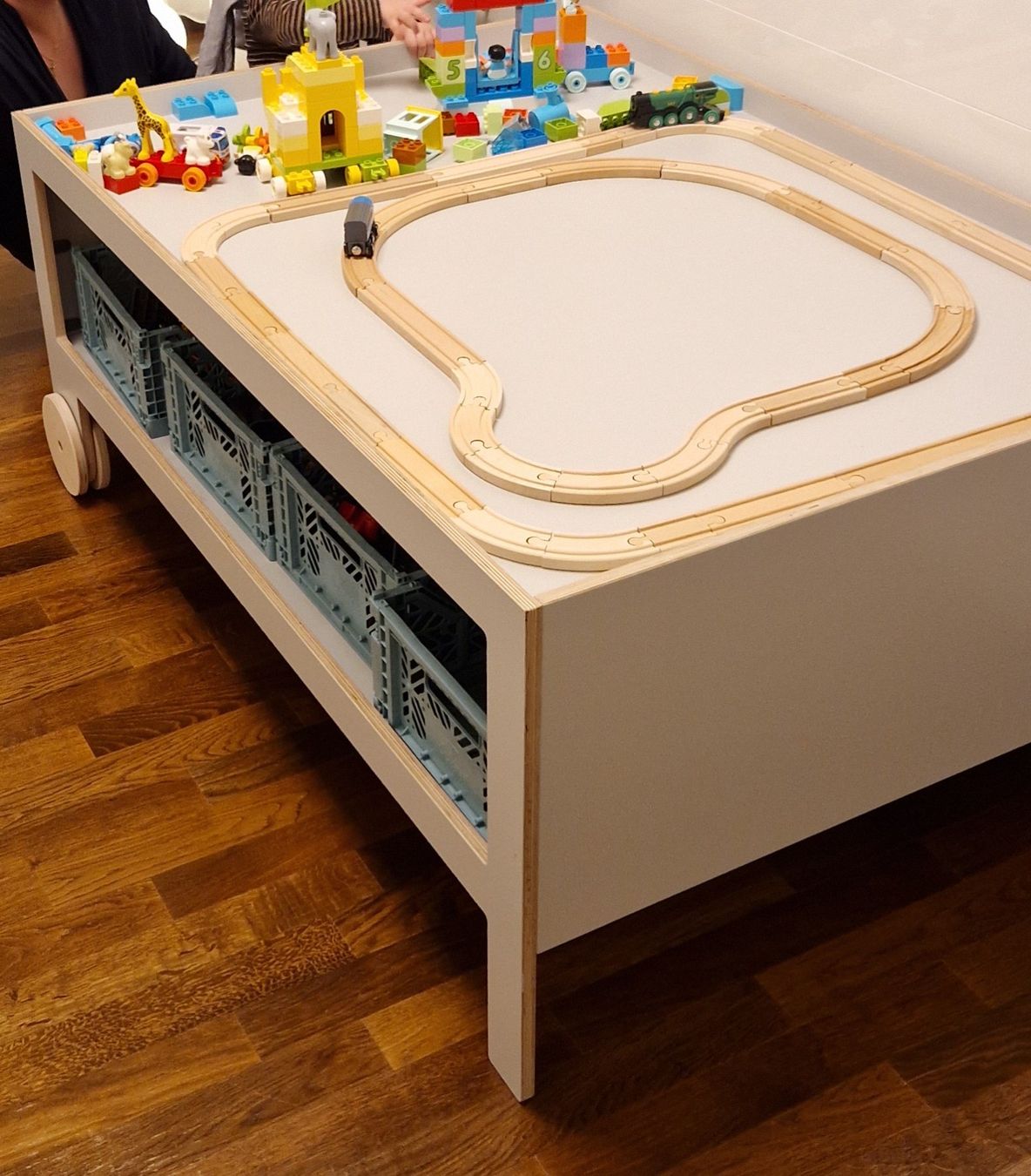 Tavoli: BrixTable Design Spieltisch mit Stauraum – Usato da Winterthur venduto da Riepl