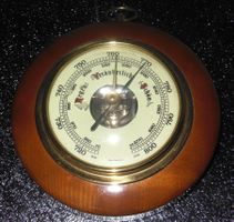 Barometer Holzeinfassung rund