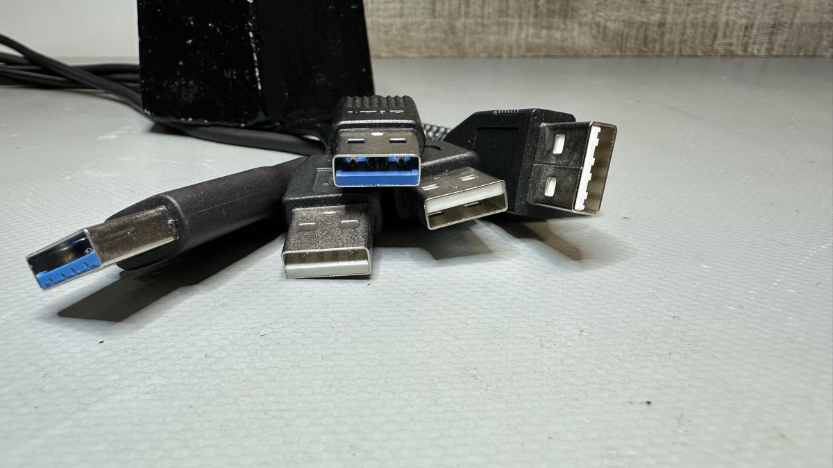 Cavi: 6 verschiedene USB (Micro USB, Mini USB, HDD-USB) Kabel. – Usato da St-Gingolph venduto da Edgar1920 2