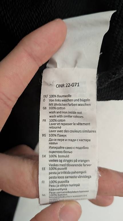 Maglioni & Felpe: Schwarzer Hoodie mit Backprint  – Usato da Niederuzwil venduto da davidseifert 1