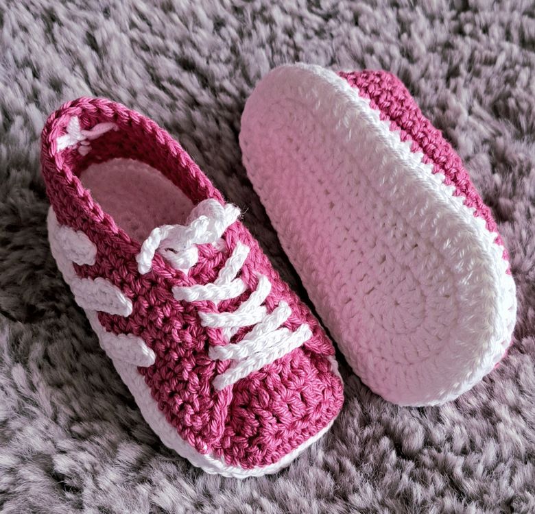 Baby-Turnschuh pink-weiss gehäkelt_17 (Neu und originalverpackt