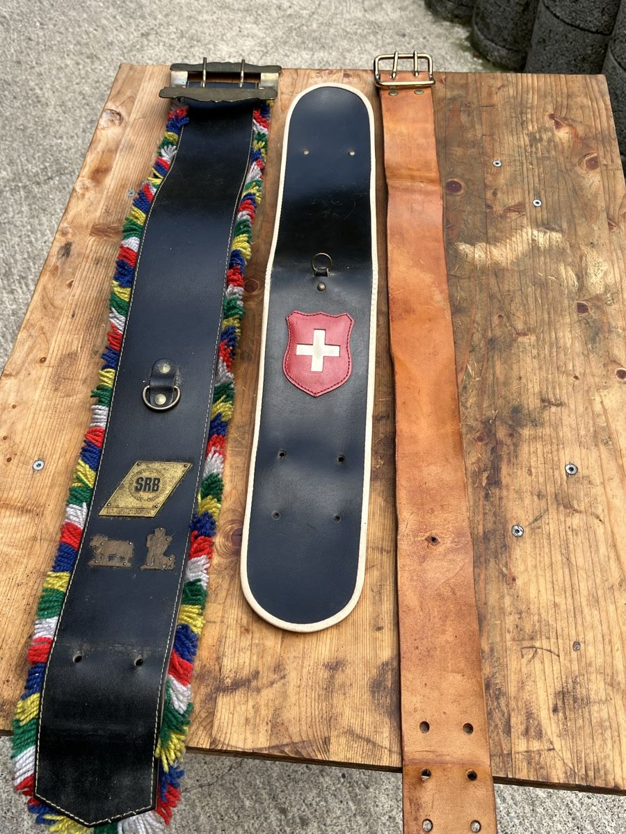 Campanacci mucche: 3 Riemen zu Glocken  – Usato da Wasen im Emmental venduto da weh_qg2d