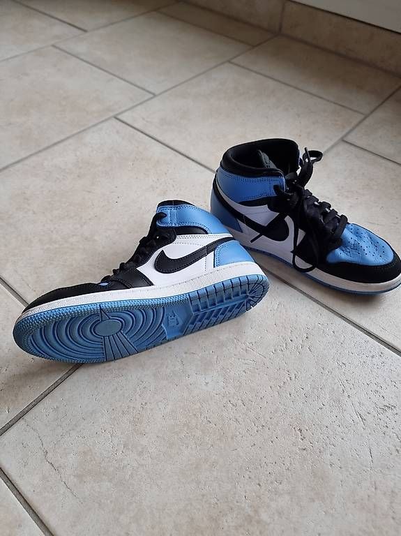Scarpe da uomo: Nike air Jordan- pointure 35 – Usato da Penthalaz venduto da lau_y9c2