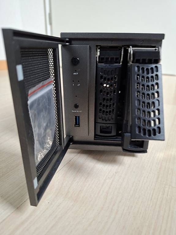 Netgear Serveurs: Netgear ReadyNAS RNDU2000 – D'occasion à Mägenwil par Fiesta51 3