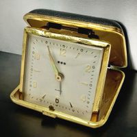 Réveil de voyage vintage, années 60, étui métal doré et cuir