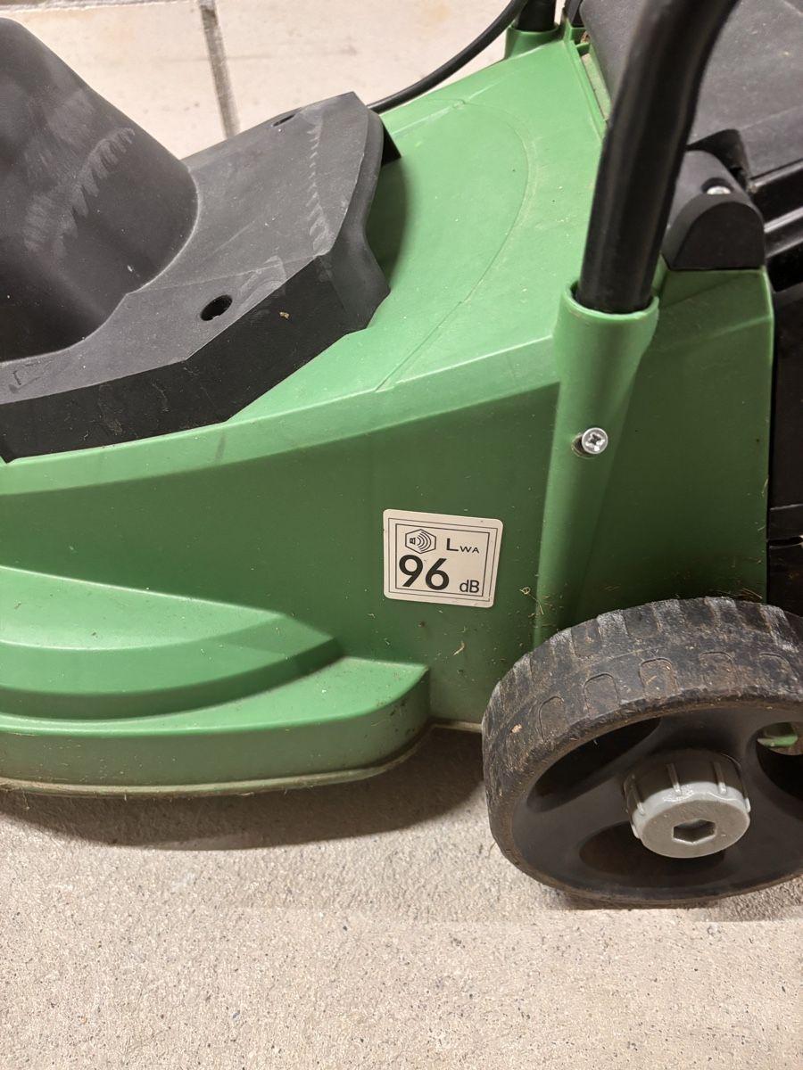Tondeuses à gazon: tondeuse à gazon 1100w  – D'occasion à Bussigny par Bushis 3