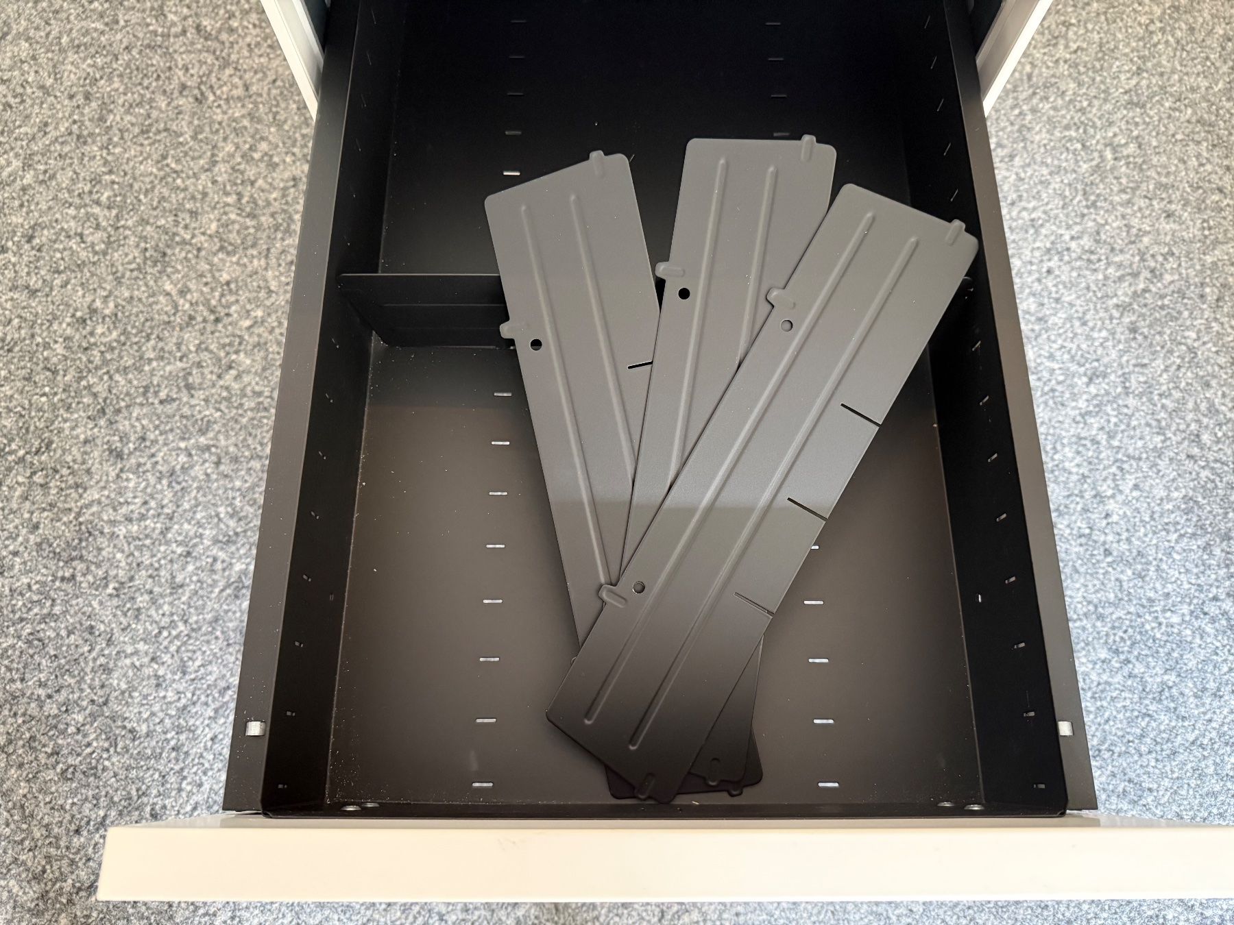 Lista Korpus: Roll-Korpus Lista Office – Gebraucht aus Bachenbülach von black4you 4
