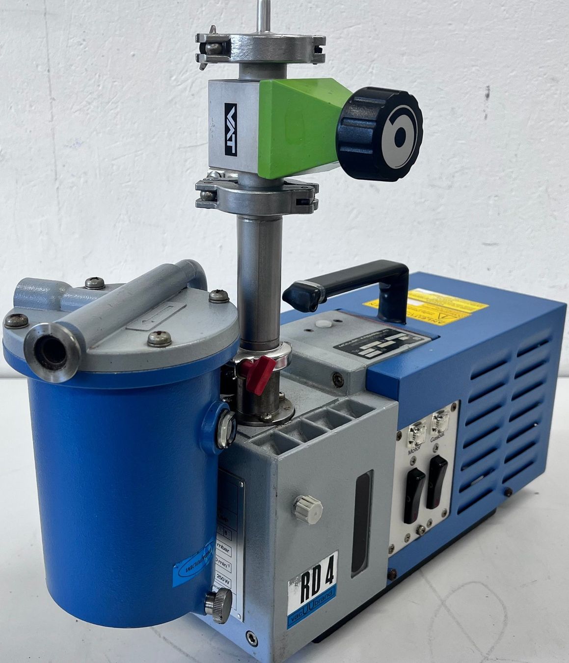 Accessori da laboratorio: Vacuubrand RD4 Drehschieber Vakuumpumpe – Usato da Niederdorf venduto da LeptonAG_Labor