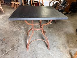 Rustikaler Tisch,  schwarze Platte, Vintage-Stil 70 x 70 cm