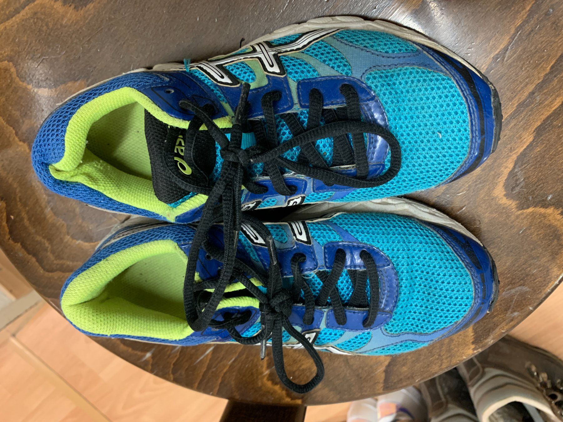Scarpe per ragazzi: Kinderschuhe Gr.35.5 – Usato da Zug venduto da quaqua