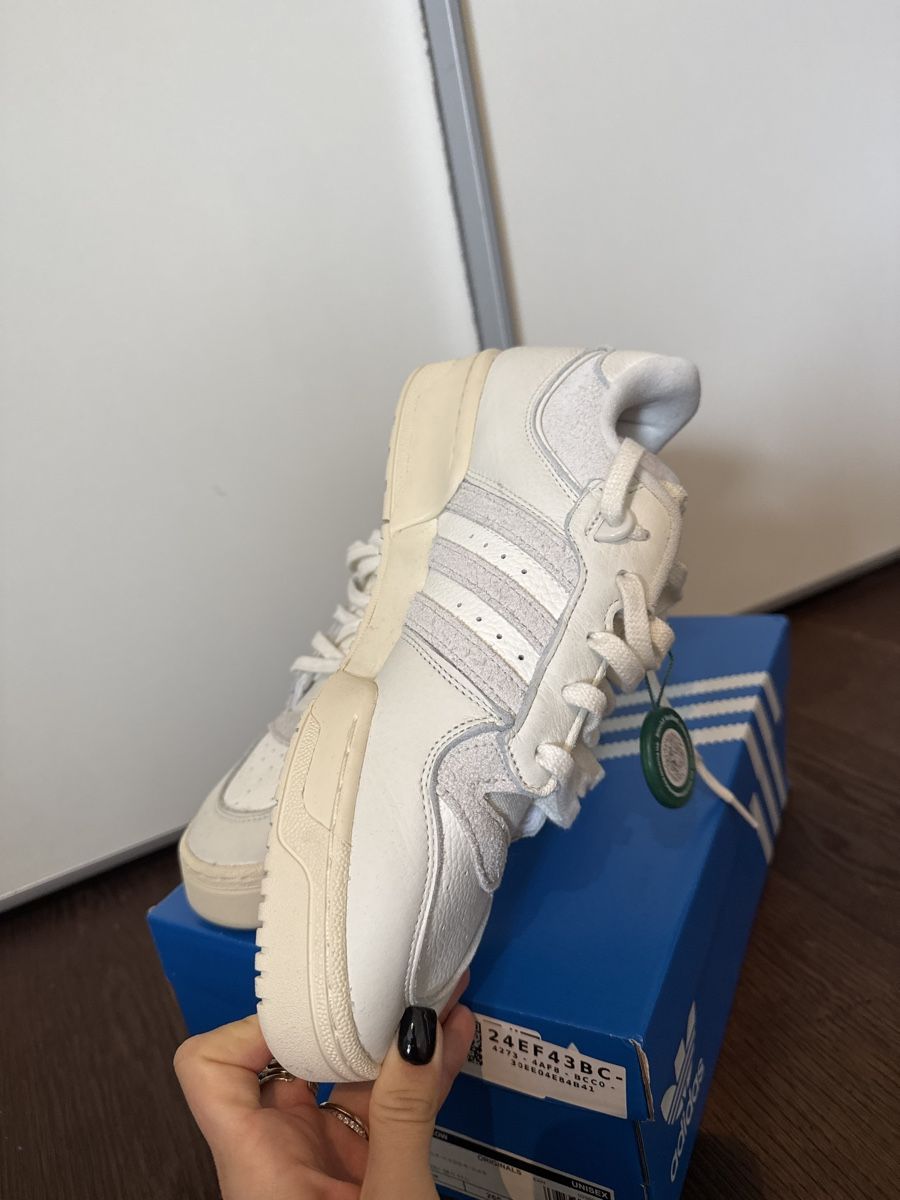 Adidas Herrenschuhe: Adidas Rivalry Sneaker – Neu und originalverpackt aus Meggen von vio_2wm9 2