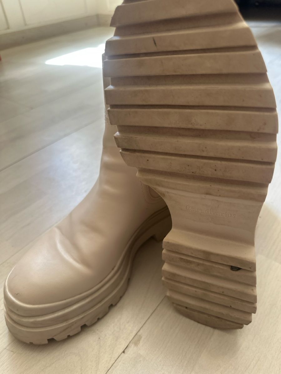 Stradivarius Scarpe da donna: Stradivarius Boots, Beige, Gr. 41 Trend! – Usato da Gersau venduto da Second-Hand-Shop 2