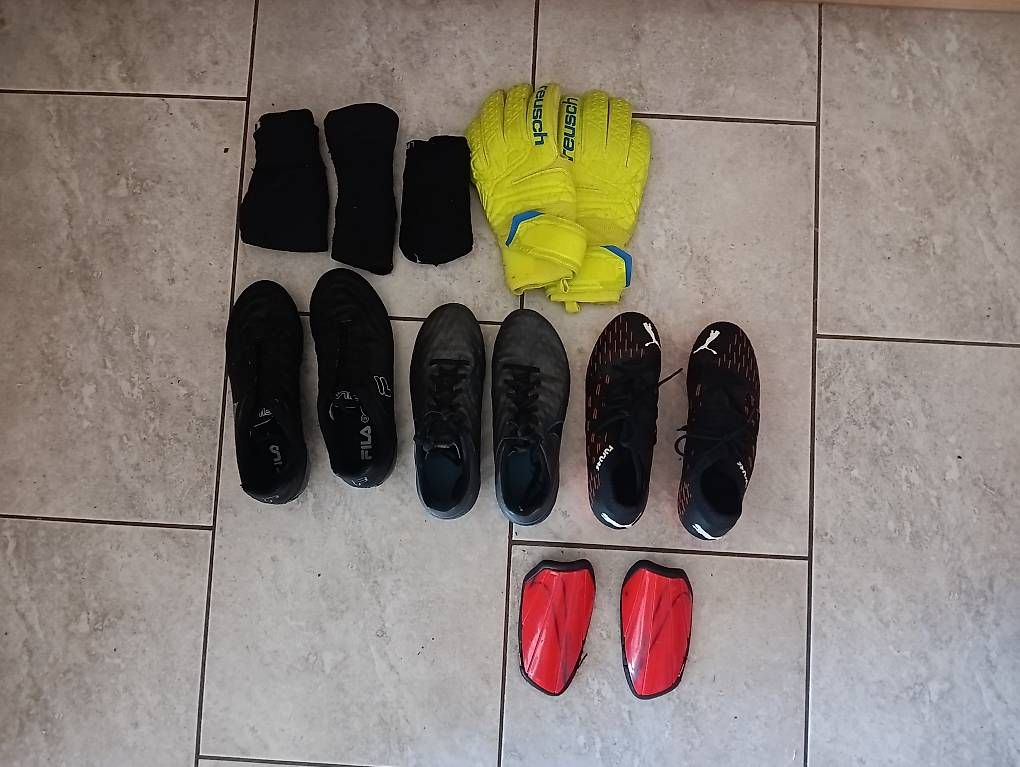 Scarpe da uomo: Fussballschuhe  – Usato da Sempach-Station venduto da Pelikan76