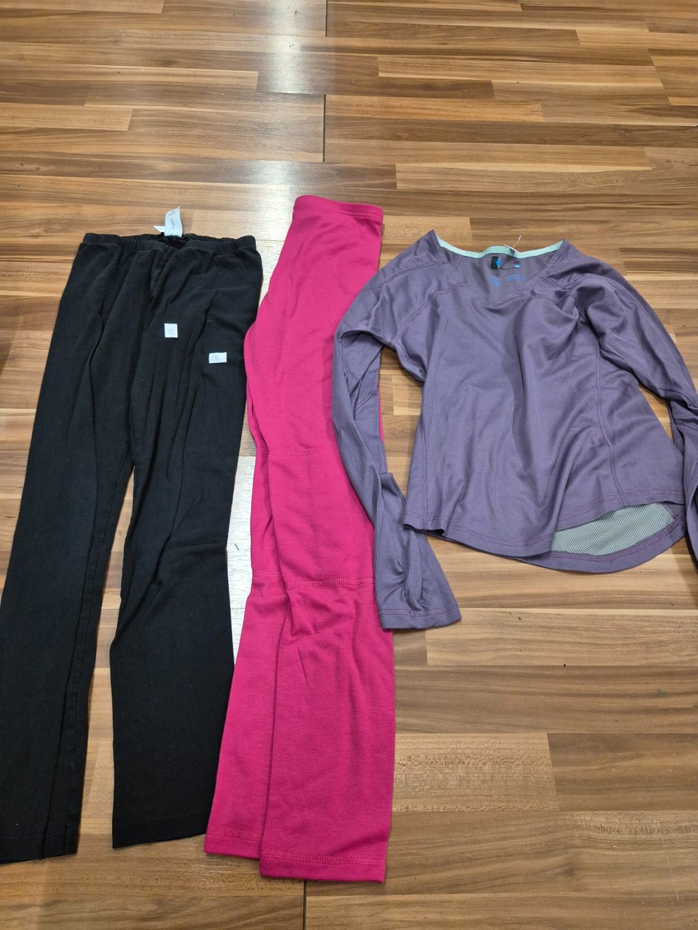 Lotti & Set di vestiti: Thermowäsche und 1 Legging gr 146 B30 – Usato da Schwarzenburg venduto da Flamingo07