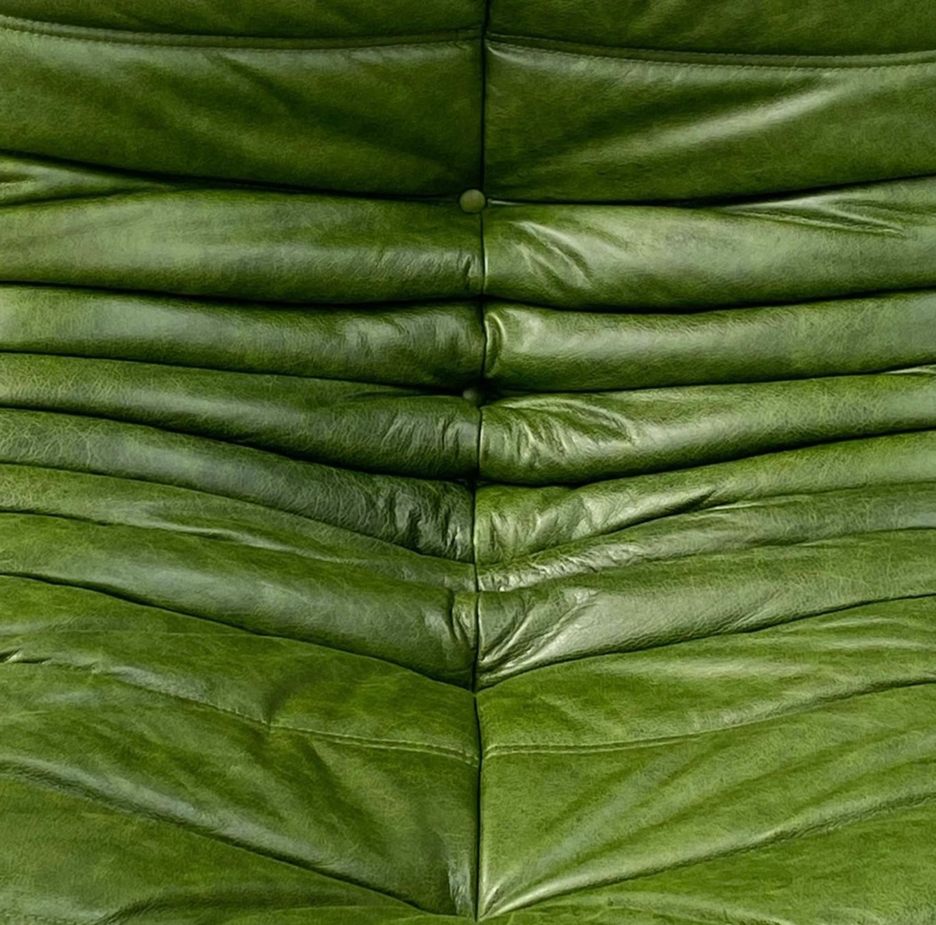 Ligne Roset Sofas: 3er Sofa Togo, neu bezogen mit Leder – Neu (gemäss Beschreibung) aus Zürich von ERATOMIUM 7