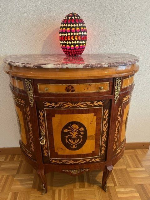 Cassettiere: Meuble d?appui en forme demi lune , avec marbre , – Usato da geneve venduto da louisart