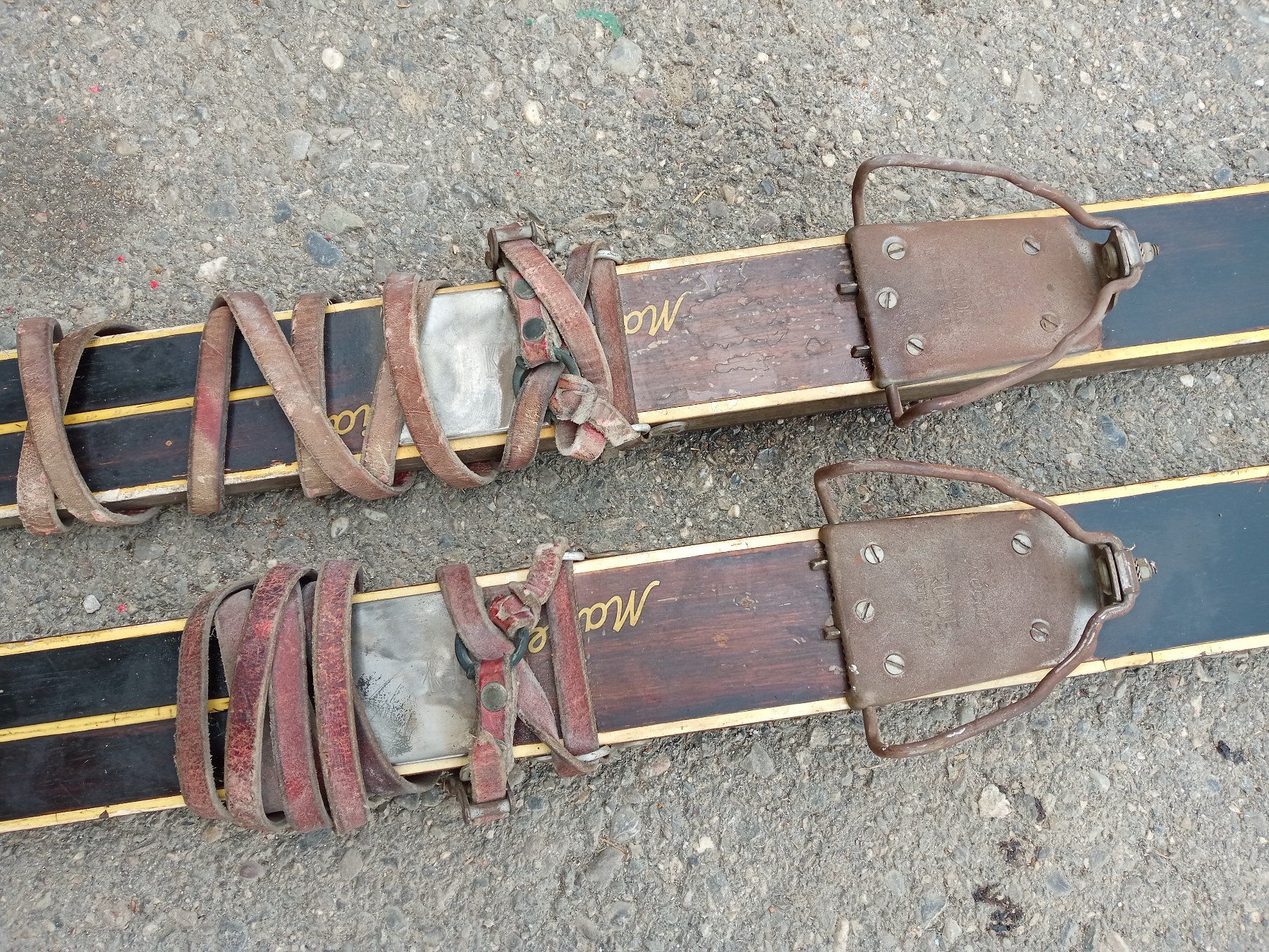 Skis: Ski, alte Holzski – Gebraucht aus Prez-vers-Siviriez von Monija70 1
