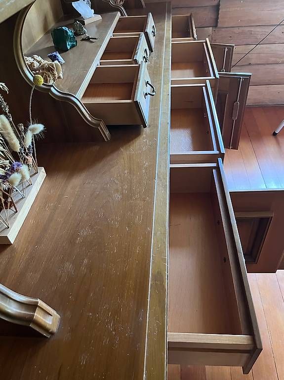 Büffets: Buffet aus Nussbaum-Holz – Gebraucht aus Klosters von lzo_btq5 3