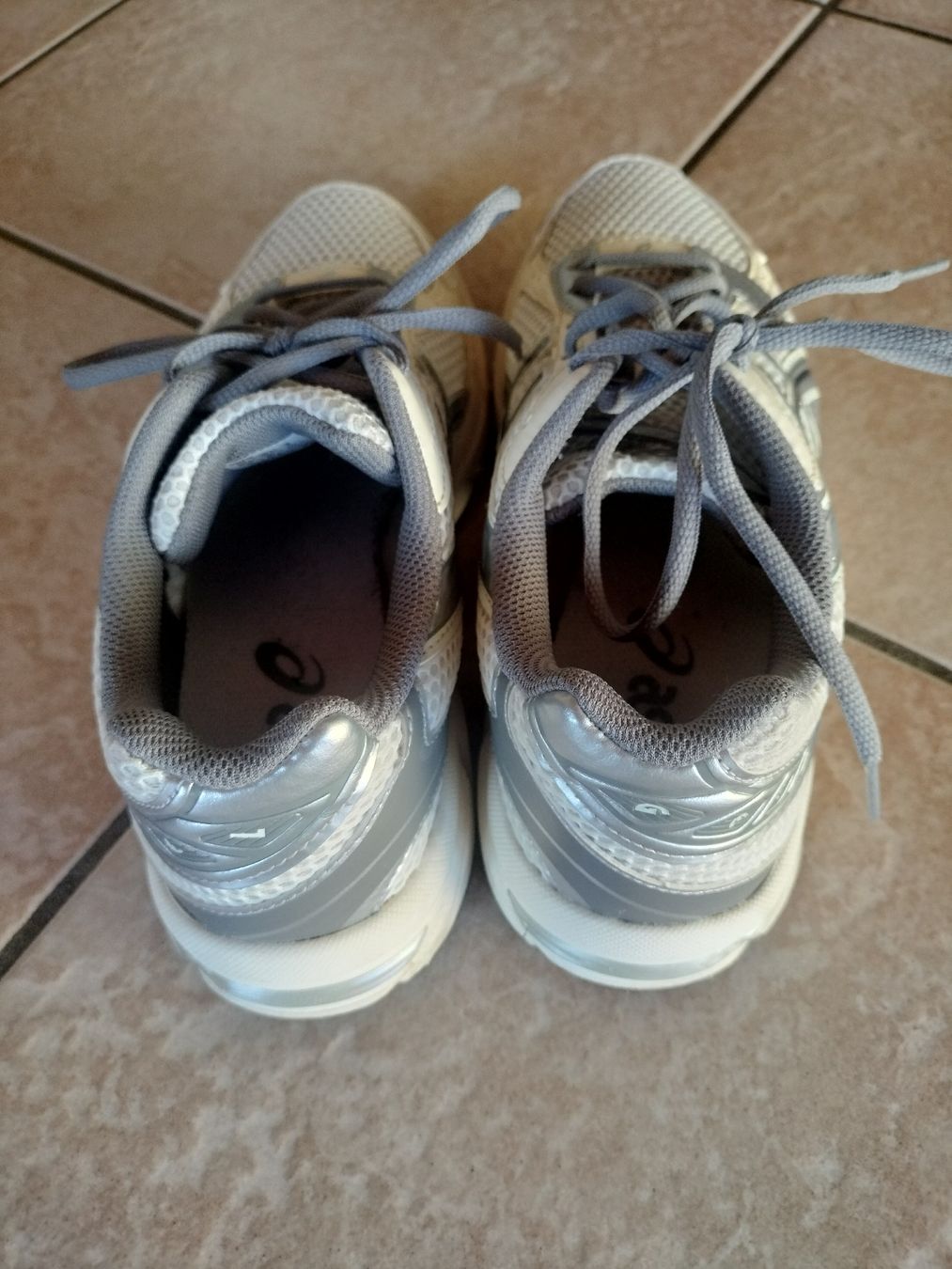 Asics Chaussures hommes: Asics 39,5 – Neuf (Voir description) à Massongex par Amel16 3