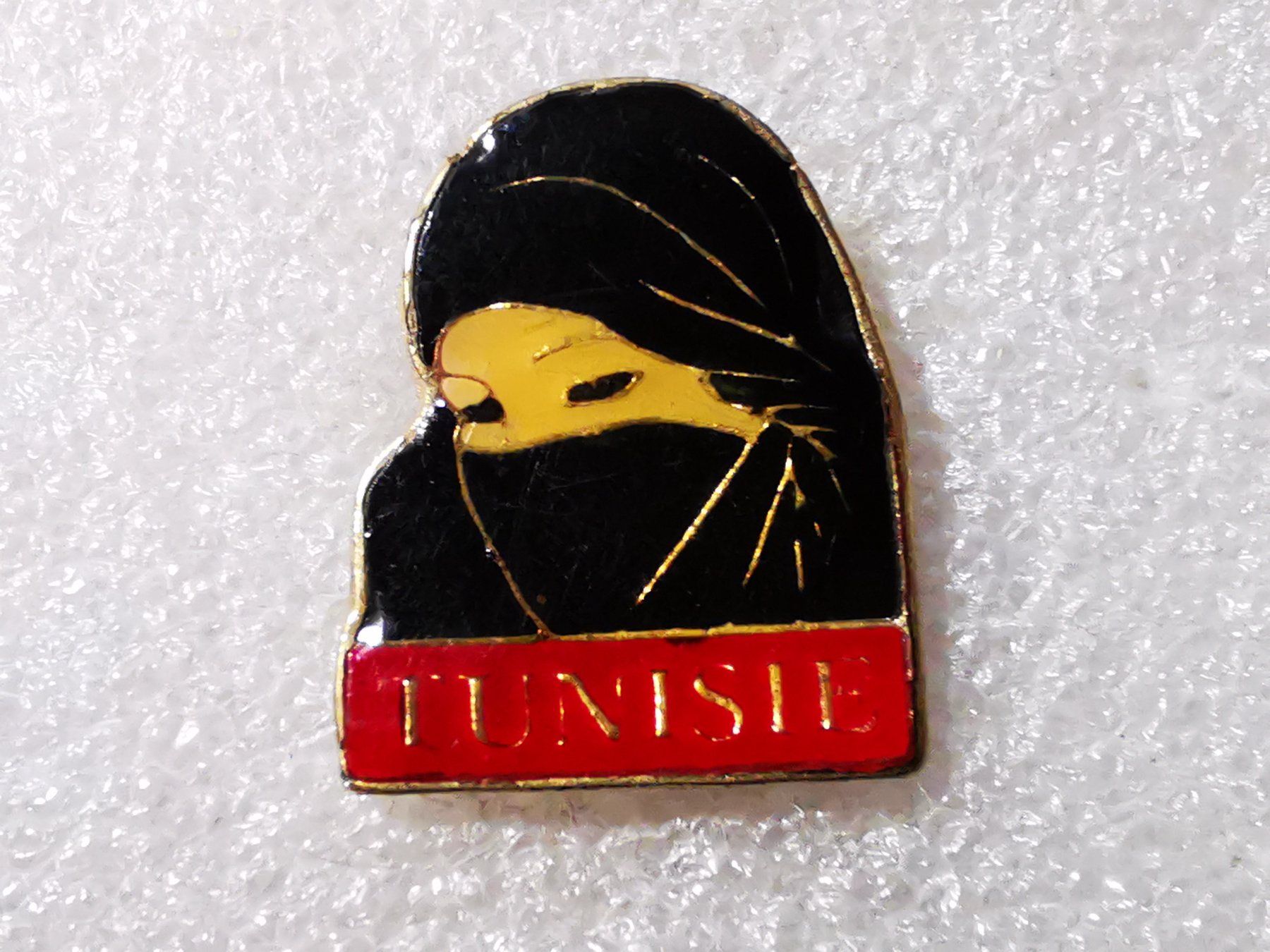 Plaketten & Abzeichen: Ansteckpin 37: Tunisie – Gebraucht aus Oppligen von Pin-Fall-Shop