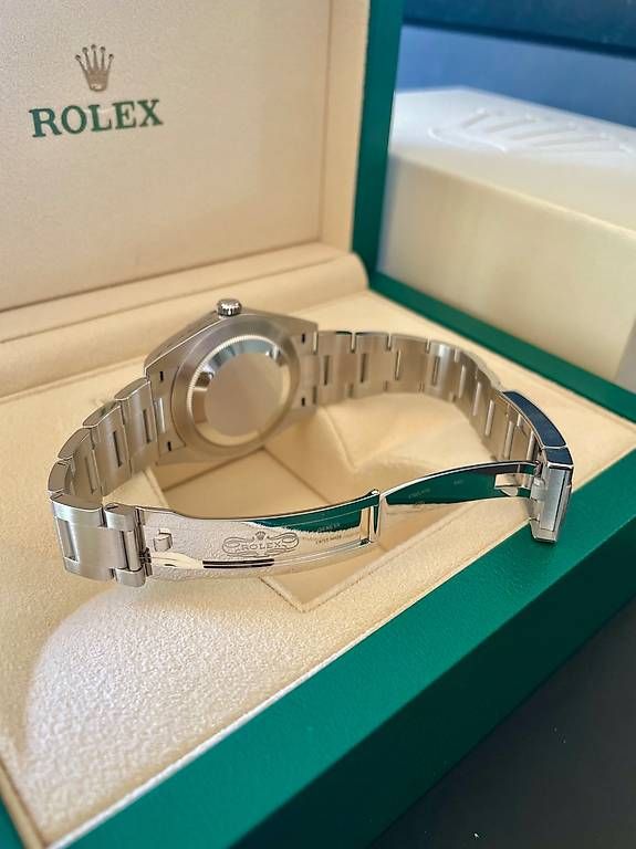 Rolex Orologi: Rolex Oyster Perpetual 41 silver – Nuovo e nell'imballaggio originale da Zürich venduto da yux_zt7p 2