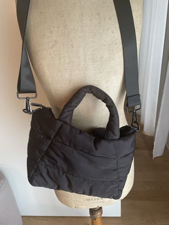 Schwarze Stepptasche - 2 Tragevarianten - Top Zustand