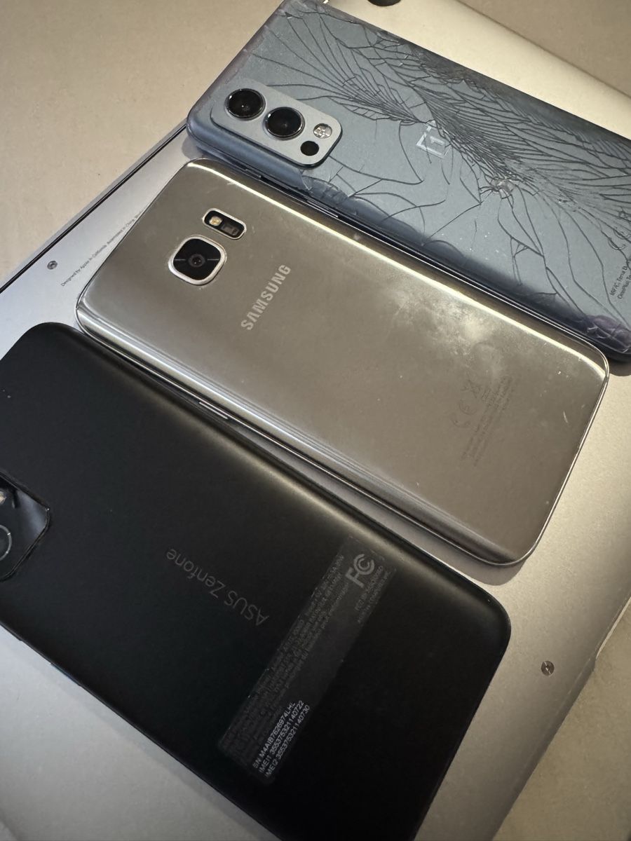 Handys / Smartphones: Lot de téléphones portable pour pièces  – Defekt aus Biel/Bienne von Baol1 1