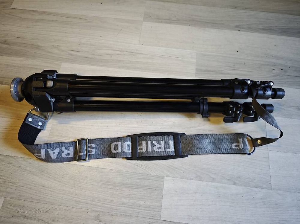 Treppiedi & Teste: Trépied professionnel Manfrotto 455B stable et robuste – Usato da Lausanne venduto da Haouille 4