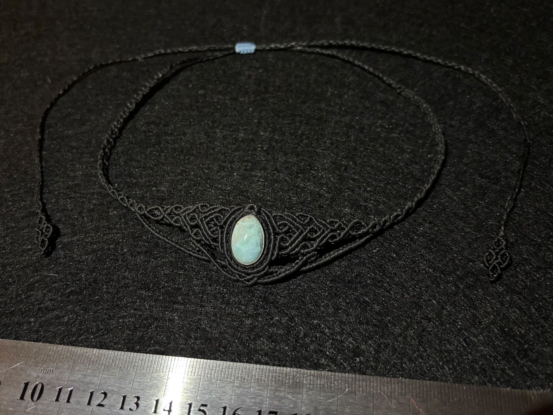 Colliers: Makramee Kette Collier mit eingefasstem Larimar – Neuf (Voir description) à Pfäffikon ZH par Emporos_42 1