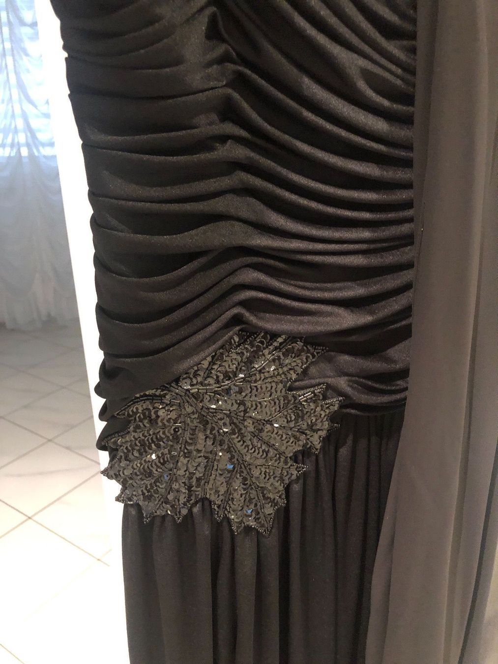 Kleider: Abendkleid mittellang schwarz – Gebraucht aus Hinwil von dire07 4