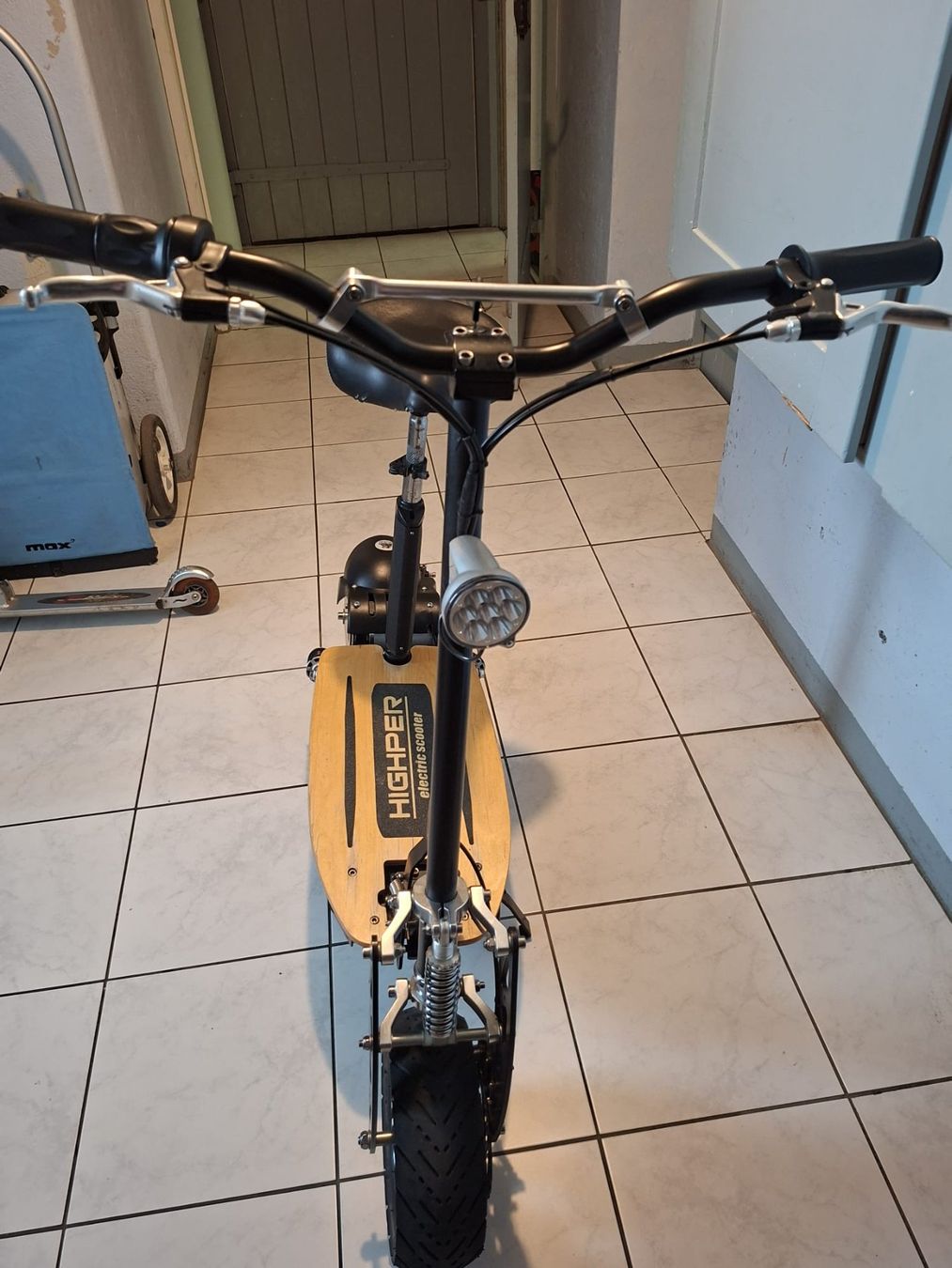 Scooter: E-Scooter HIGHPER Elektroroller mit Sitz guter Zustand – Usato da Lyss venduto da van_td8t 1