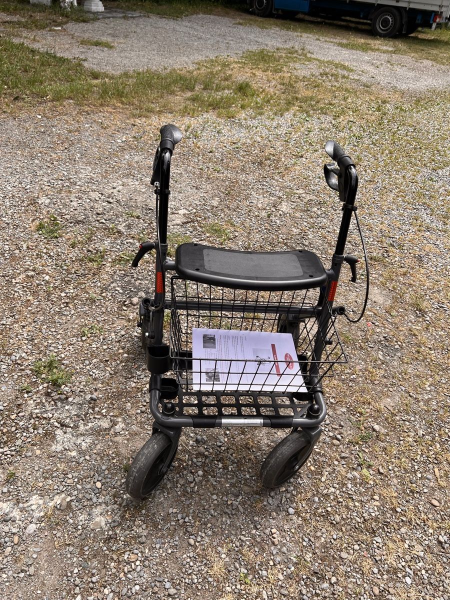 Ausili per la deambulazione: Rollator Rehaforum Medical Actimo Basic (48) – Usato da Glattfelden venduto da maa_qcj8