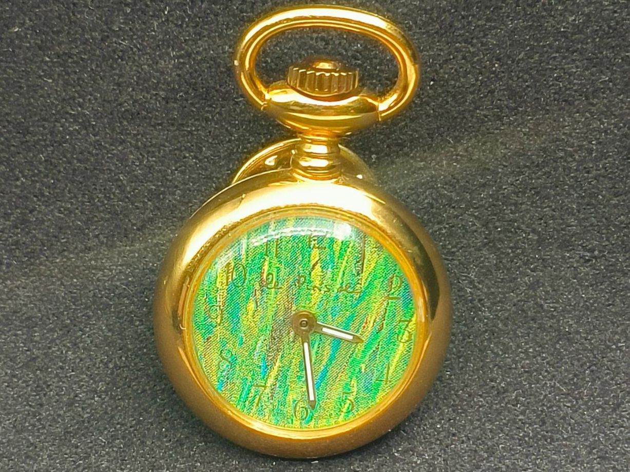 Orologi: Pin's Oly – Usato da La Chaux-de-Fonds venduto da curtitswisswatches