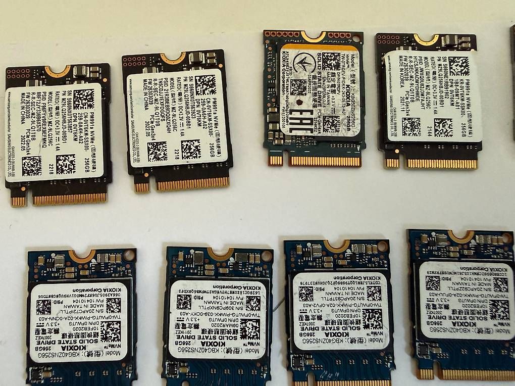 Dischi rigidi: M.2 SSD Sammlung 250GB – Usato da therwil venduto da Hejan 2